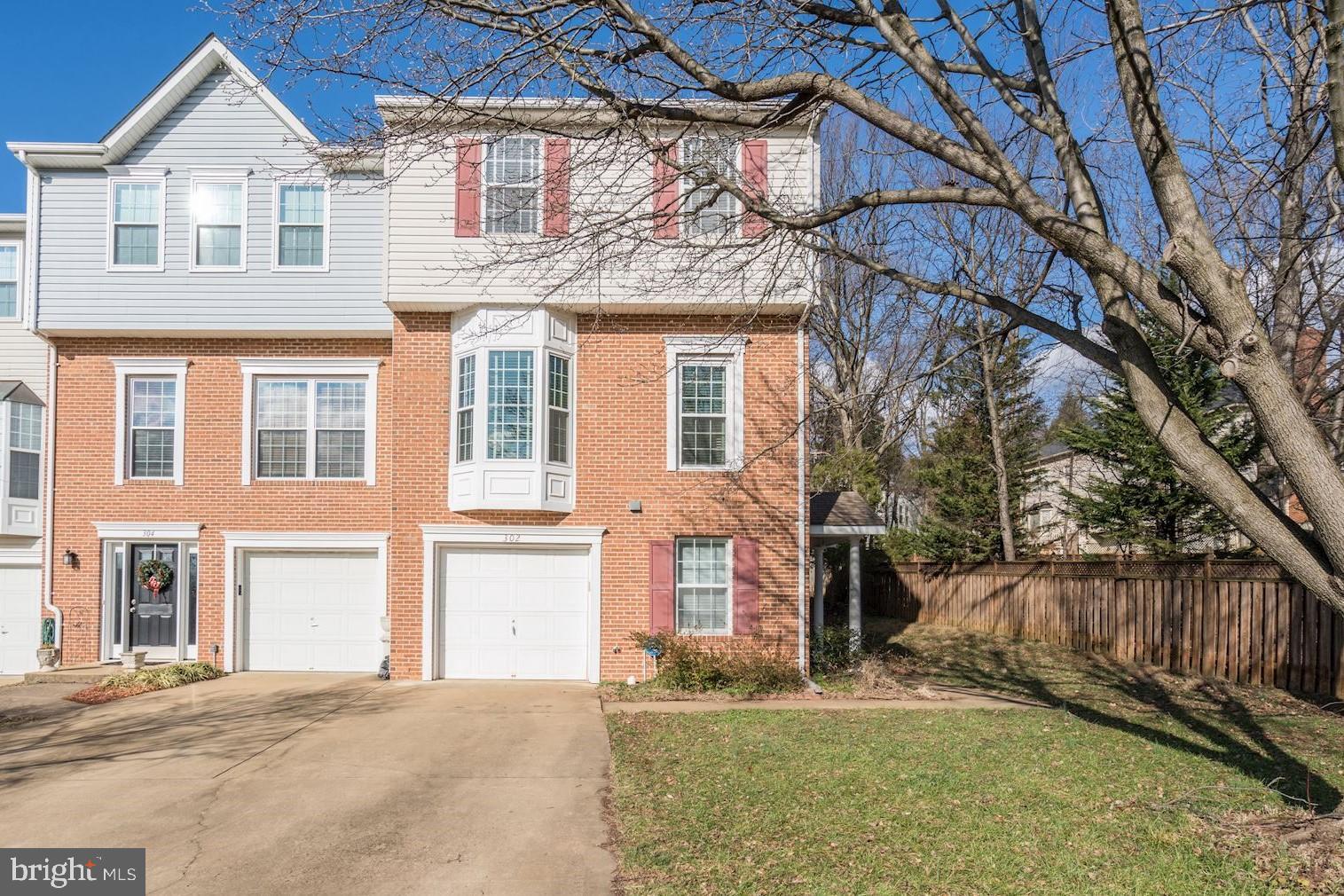 302 Rangers Way Southeast Leesburg, VA 20175 - Photo 2 of 42 Side entrance for added privacy!