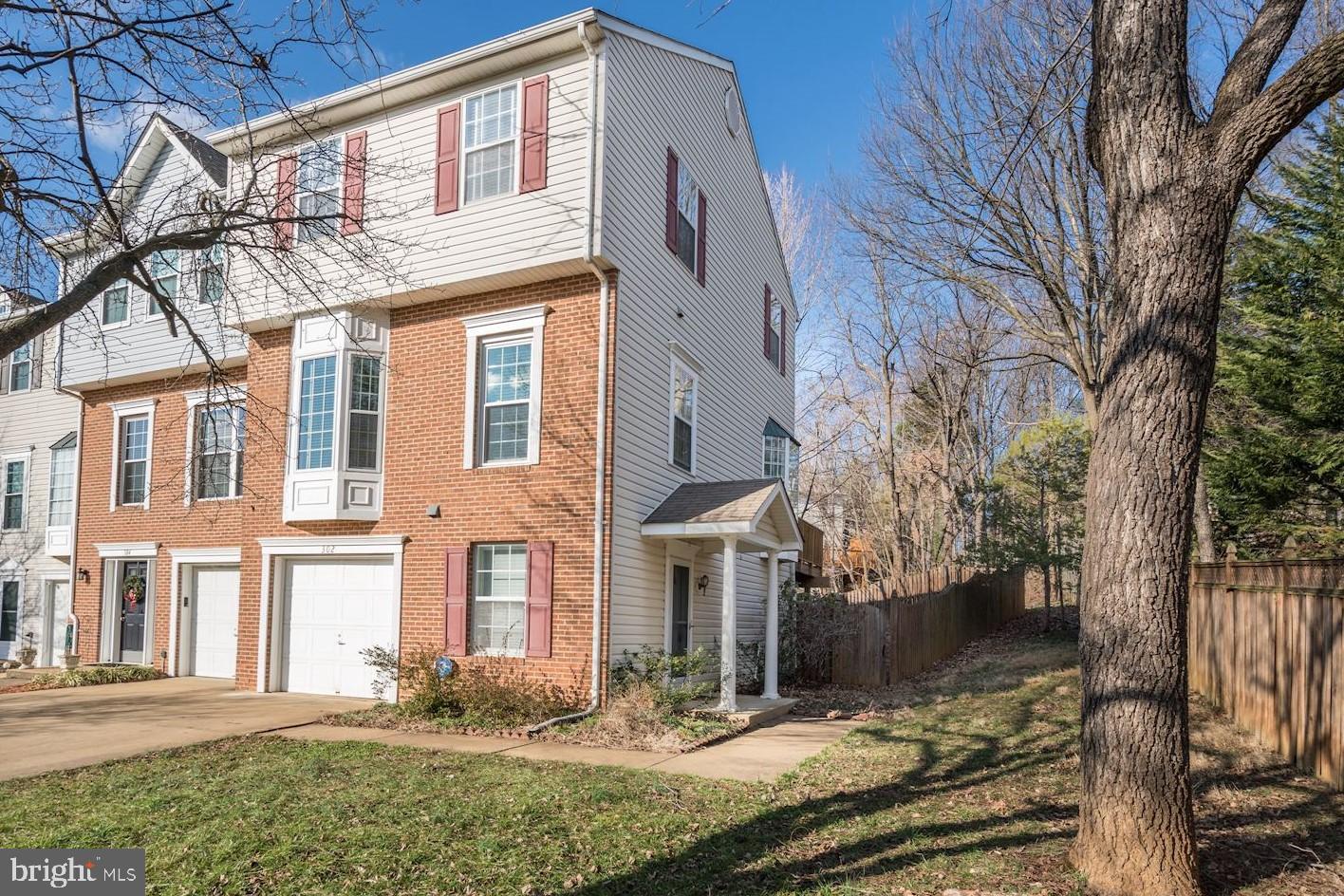 302 Rangers Way Southeast Leesburg, VA 20175 - Photo 11 of 42 End-unit townhouse with 3 sides of windows