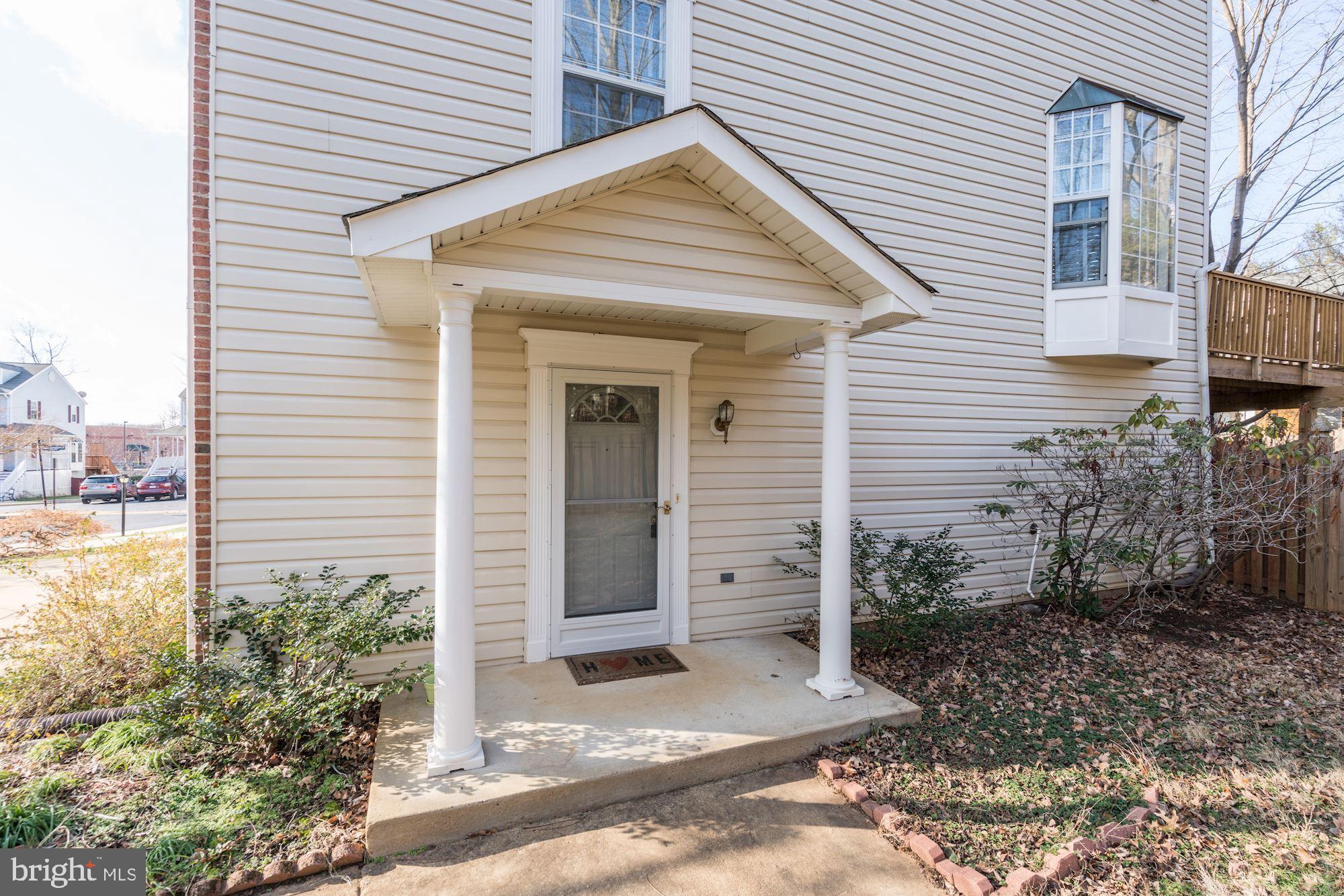 302 Rangers Way Southeast Leesburg, VA 20175 - Photo 12 of 42 Side entrance