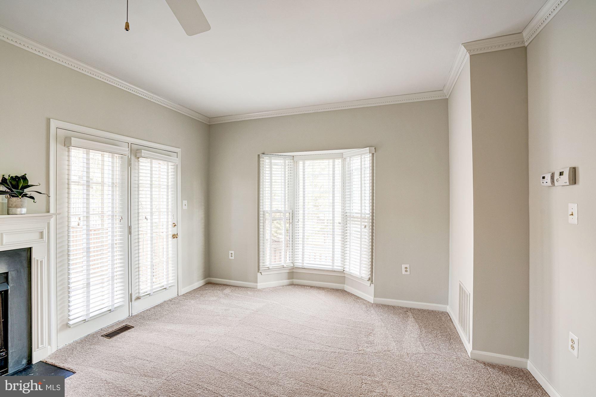 302 Rangers Way Southeast Leesburg, VA 20175 - Photo 16 of 42 Living room bay window