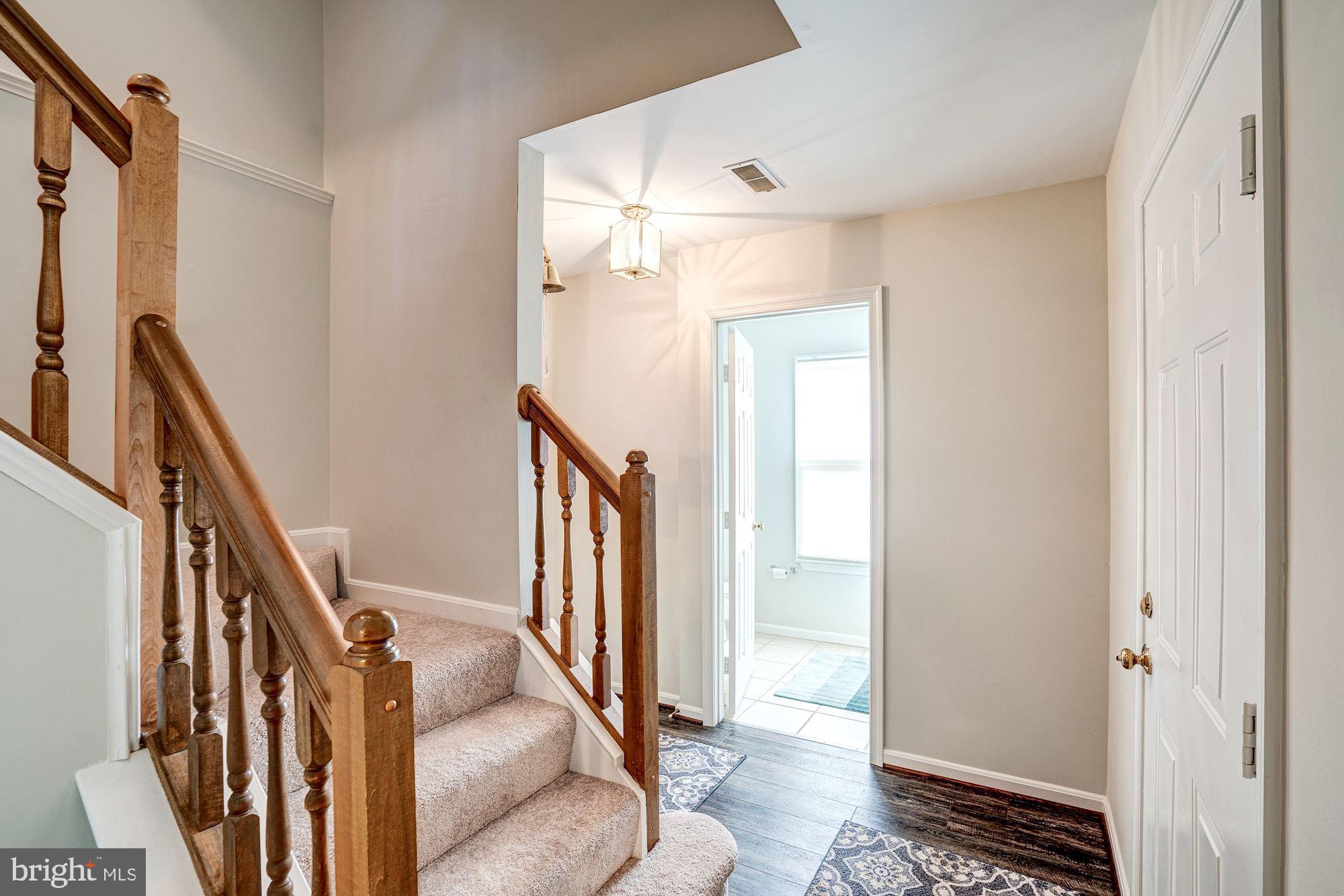 302 Rangers Way Southeast Leesburg, VA 20175 - Photo 3 of 42 Foyer