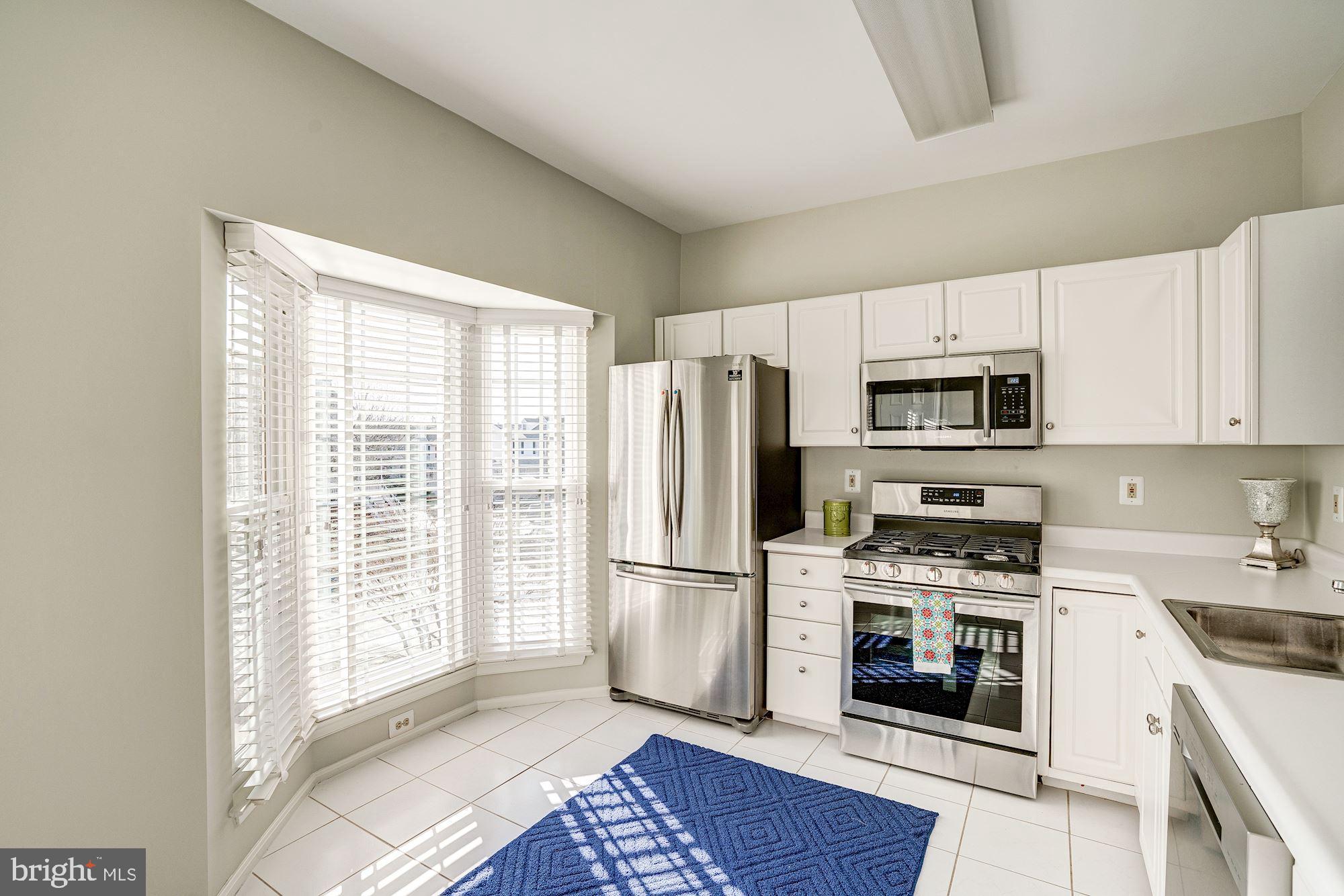 302 Rangers Way Southeast Leesburg, VA 20175 - Photo 22 of 42 Kitchen bay window