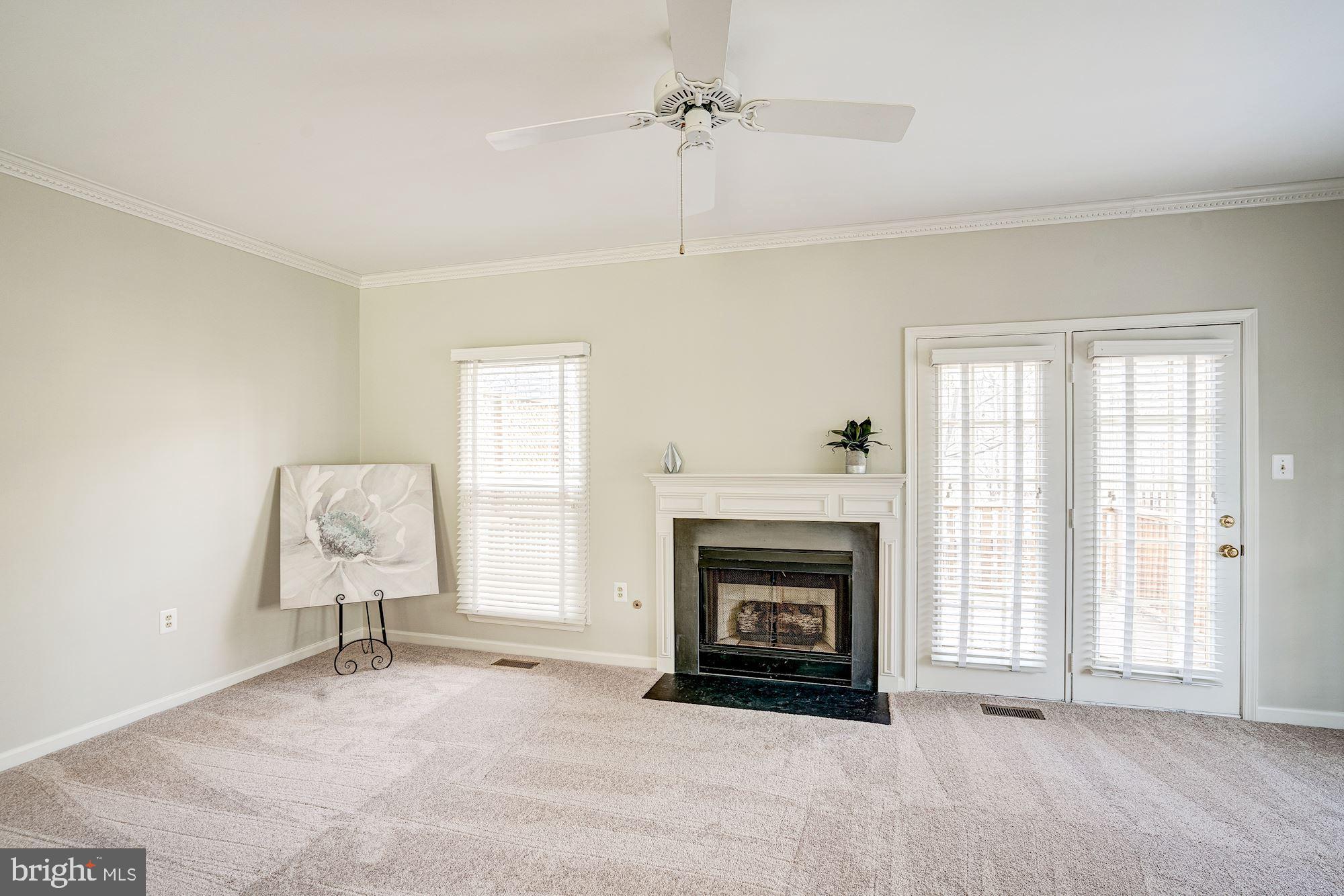 302 Rangers Way Southeast Leesburg, VA 20175 - Photo 5 of 42 Living Room