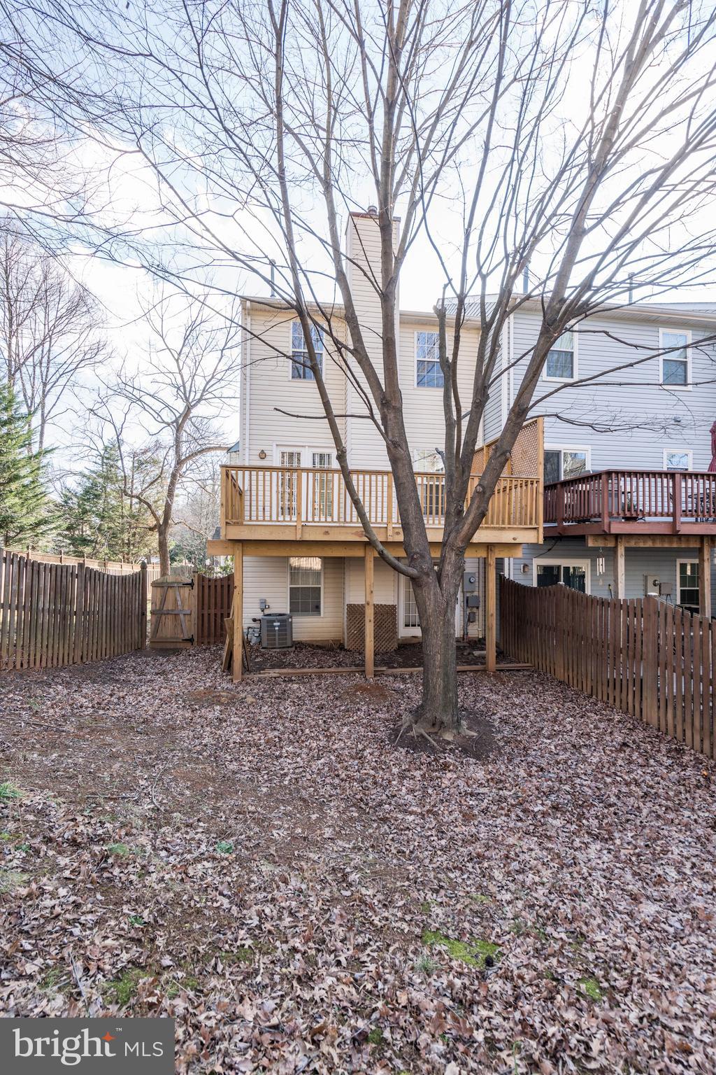 302 Rangers Way Southeast Leesburg, VA 20175 - Photo 10 of 42 Large fenced rear yard