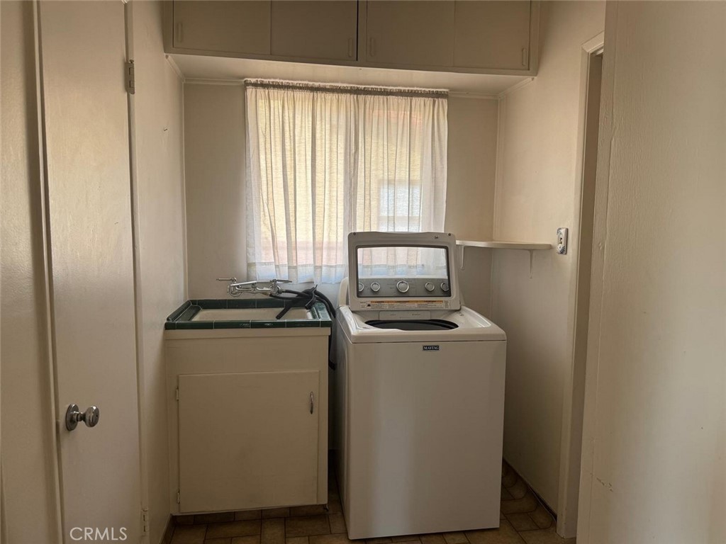 7814 4th Street Downey, CA 90241 - Photo 8 of 22 a utility room with dryer and washer