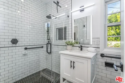 $4,997,000 | 203 24th Street, Santa Monica, CA 90402