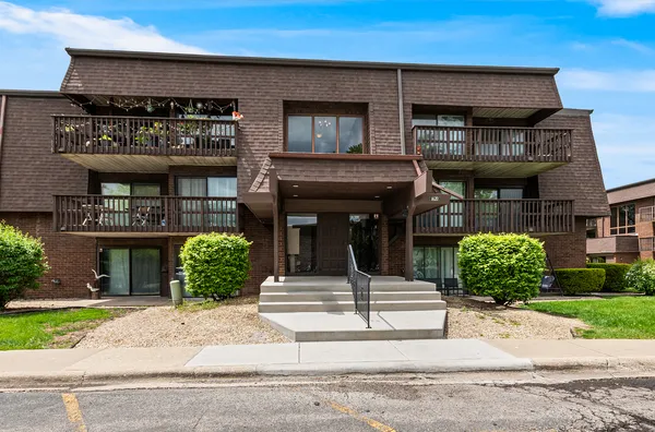 $130,000 | 1620 Richmond Street, Unit 105, Joliet, IL 60435
