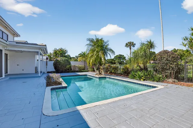 $2,900,000 | 7567 Rexford Road, Boca Raton, FL 33434