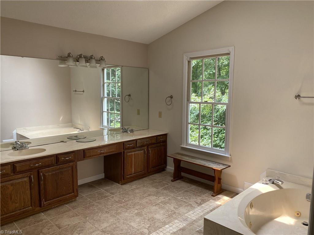 5 Spring Oak Court Greensboro, NC 27410 - Photo 11 of 35 Gallery Image 11