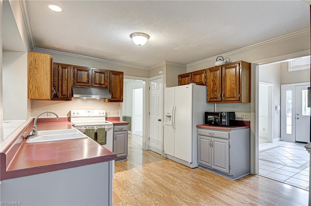 5 Spring Oak Court Greensboro, NC 27410 - Photo 13 of 35 Gallery Image 13