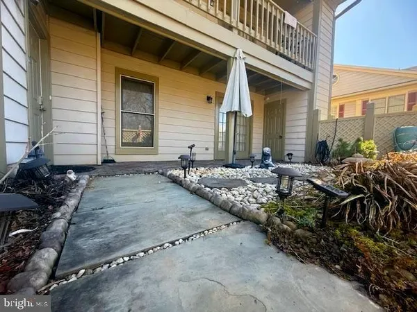 a view of back yard of the house