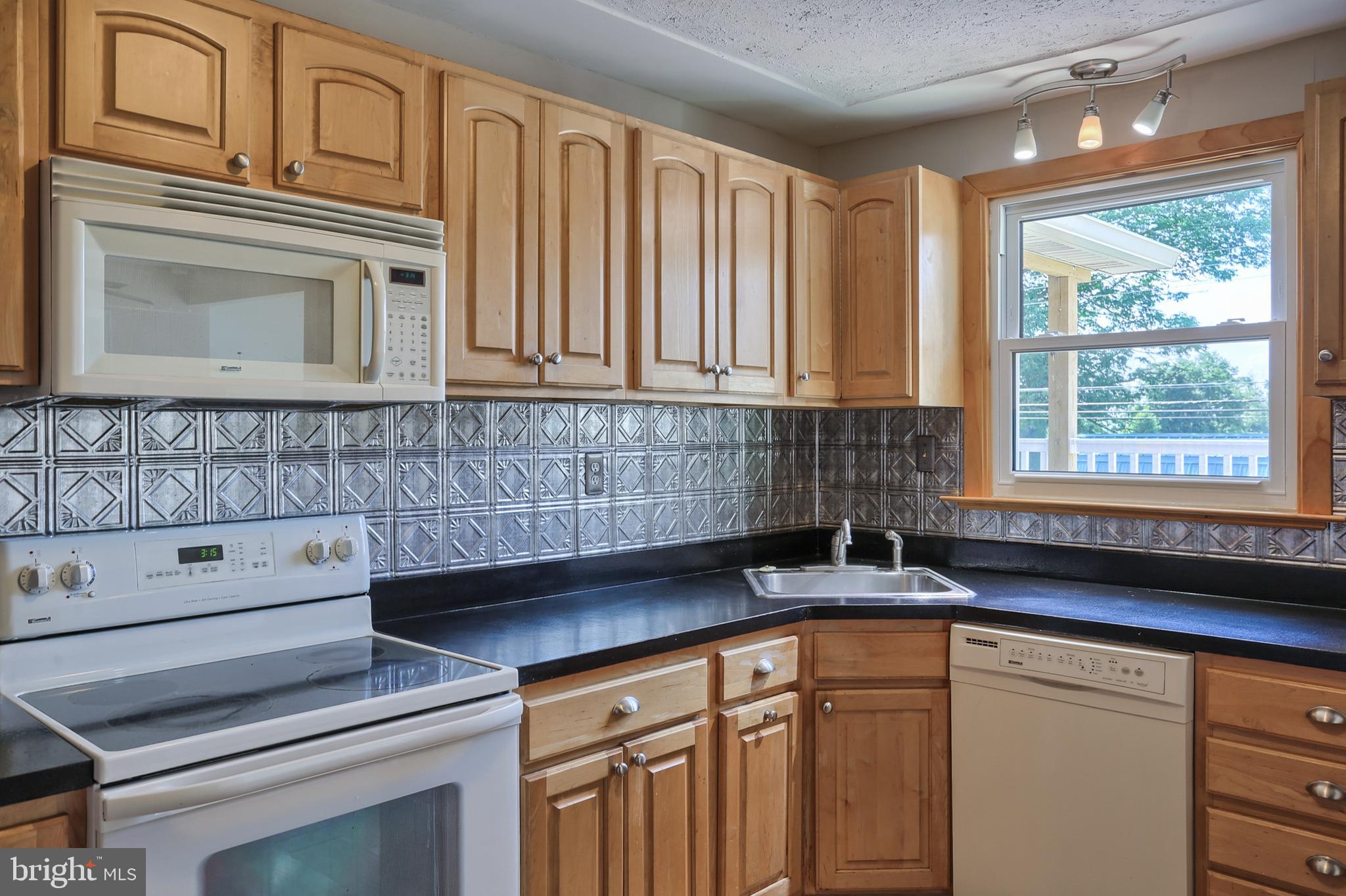327 Schoolhouse Road Middletown, PA 17057 - Photo 8 of 31 Gallery Image 8