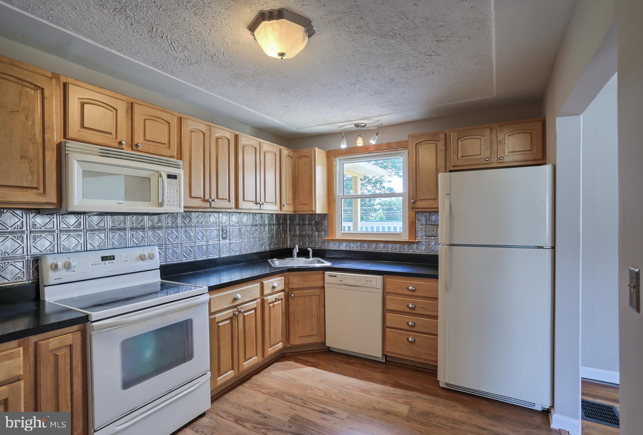 327 Schoolhouse Road Middletown, PA 17057 - Photo 9 of 31 Gallery Image 9