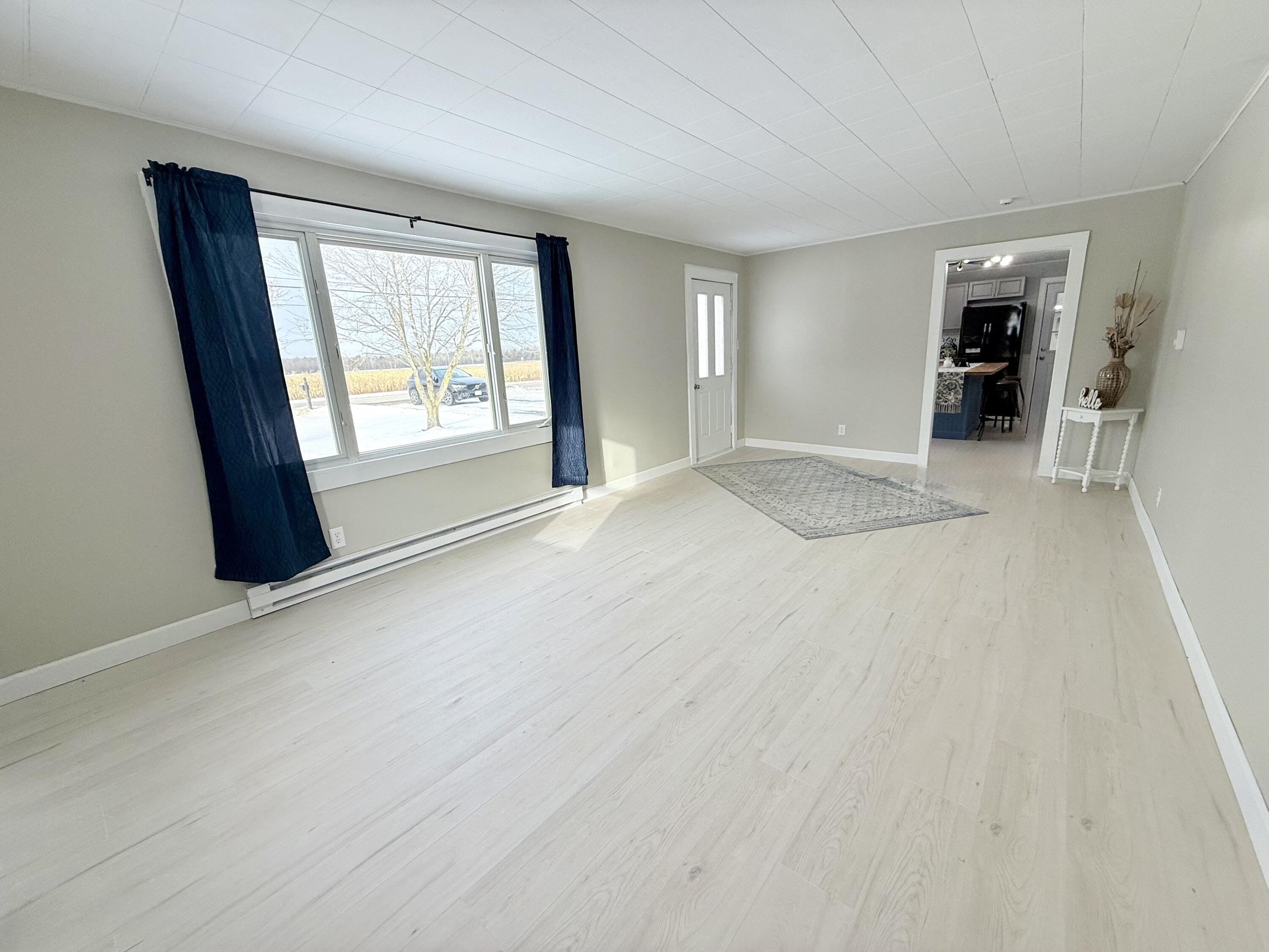 248 Ratta Road Chazy, NY 12921 - Photo 6 of 19 Living room