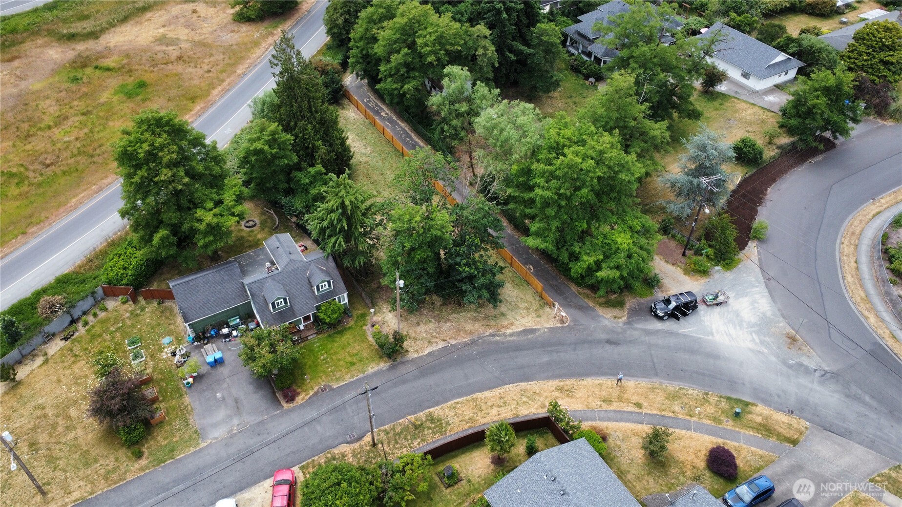 1908 Gault Street Sumner, WA 98390 - Photo 9 of 20