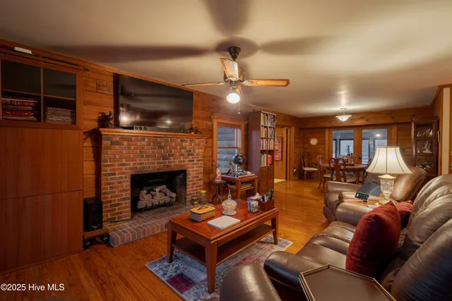 $425,000 | 400 Airplane Lane, Turkey, NC 28393