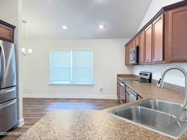 $1,900 | 7285 Gateway Court, Jacksonville, FL 32219