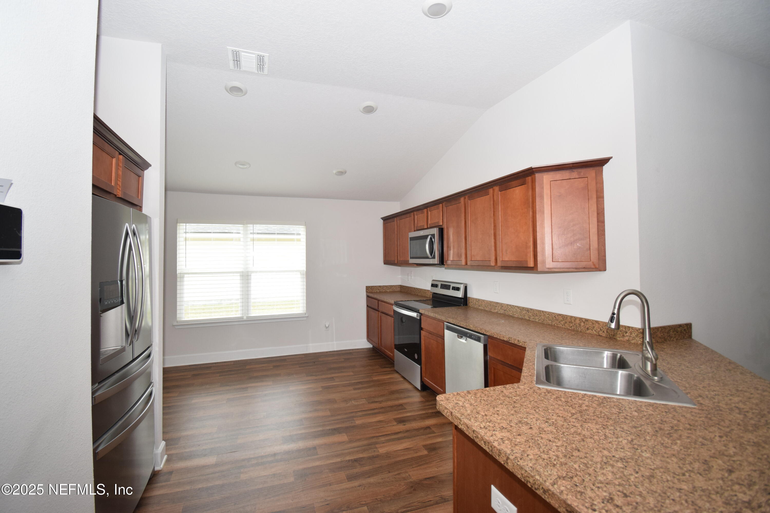 7285 Gateway Court Jacksonville, FL 32219 - Photo 8 of 12 DSC_0321