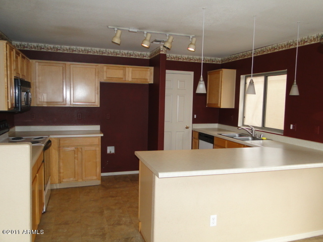 13018 West Hearn Road El Mirage, AZ 85335 - Photo 4 of 31 Kitchen