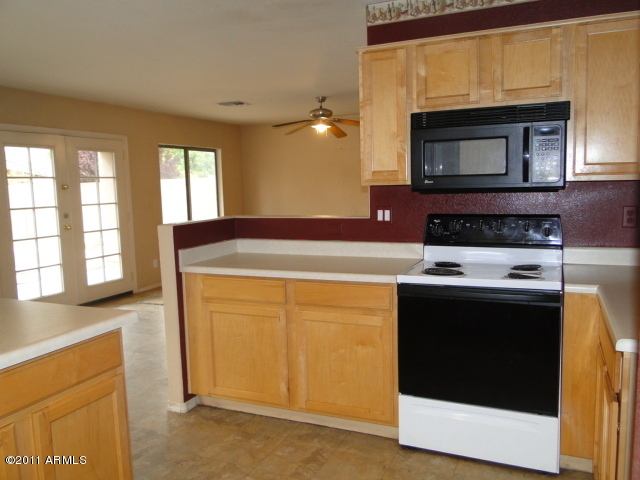 13018 West Hearn Road El Mirage, AZ 85335 - Photo 5 of 31 Kitchen