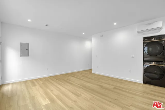 $3,207 | 10826 1/4 Hesby Street, North Hollywood, CA 91601