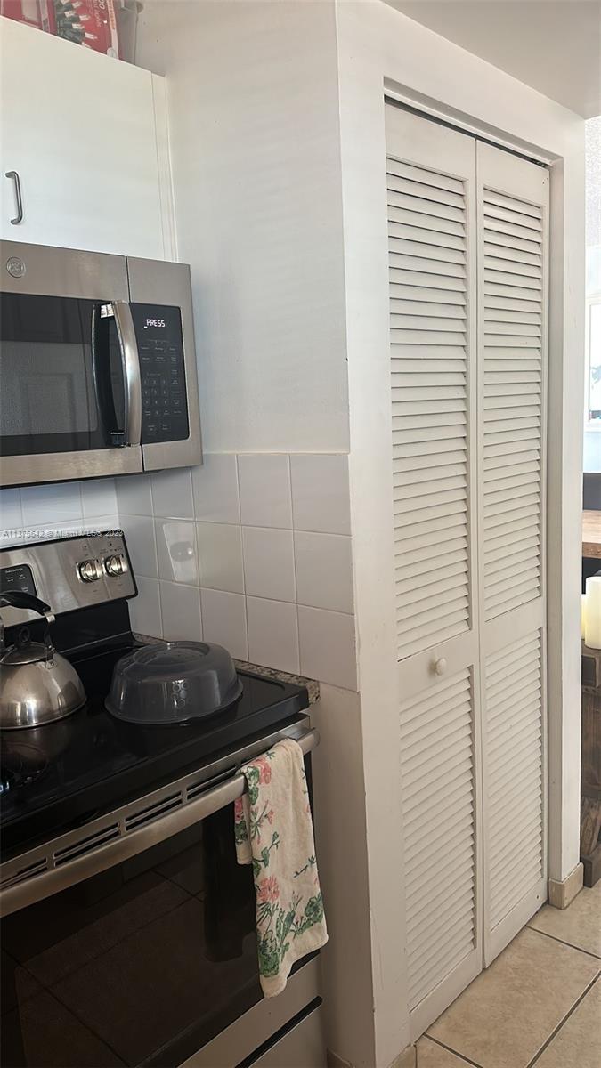 Normandy Beach Surfside, FL 33154 - Photo 17 of 32 a close view of stove top oven