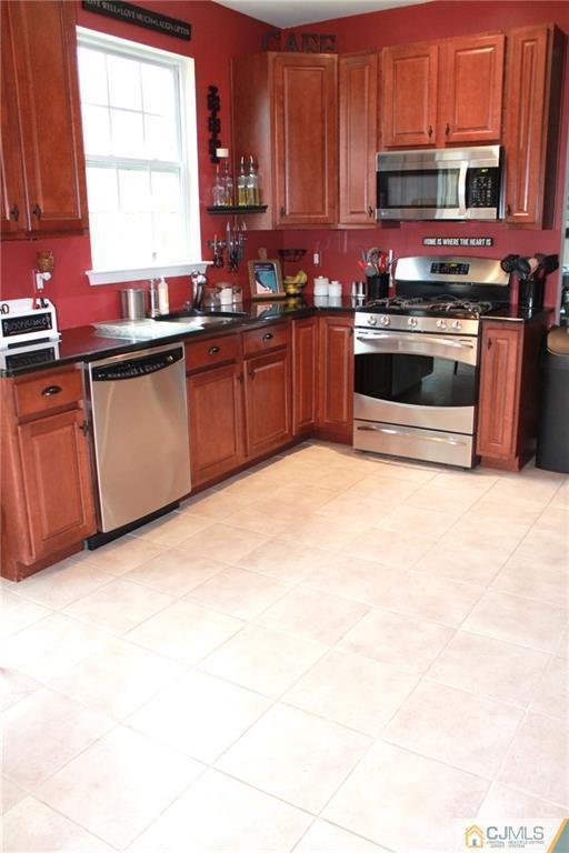 6 Carnation Road Monroe Township, NJ 08831 - Photo 3 of 27 Gallery Image 3