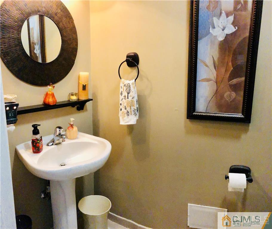 6 Carnation Road Monroe Township, NJ 08831 - Photo 8 of 27 Gallery Image 8
