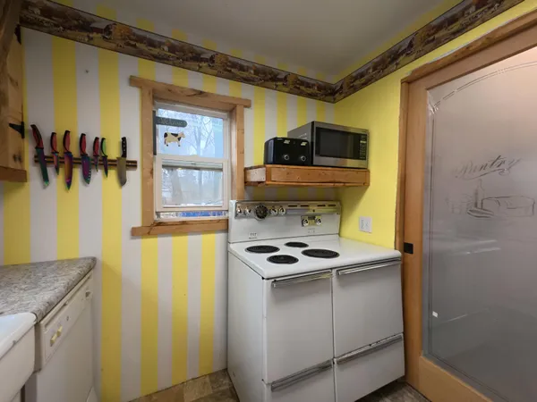 $189,000 | 7435 3rd Street, Thompsonville, MI 49683