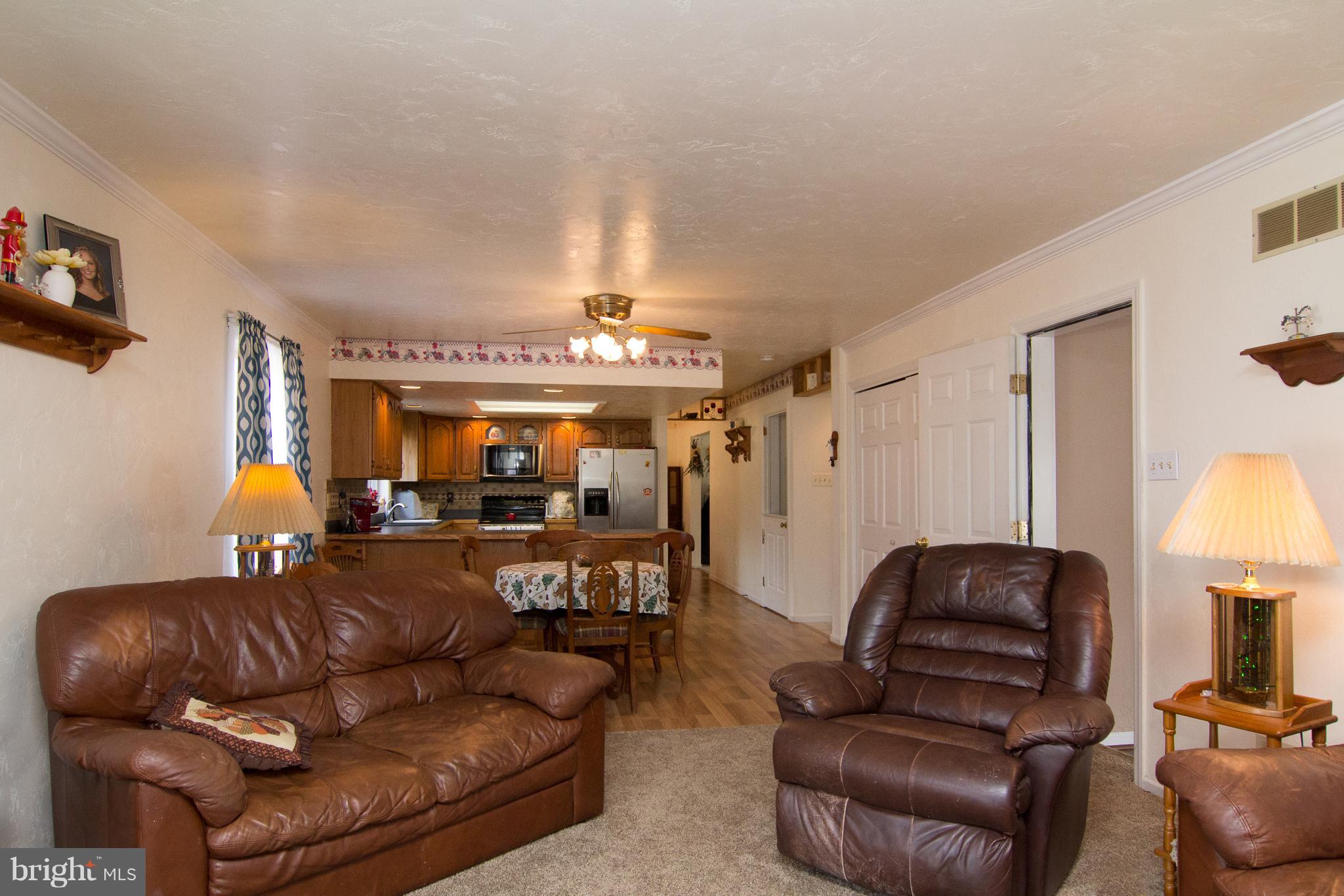 2400 Mt Ventus Road Manchester, MD 21102 - Photo 12 of 28 Living Room