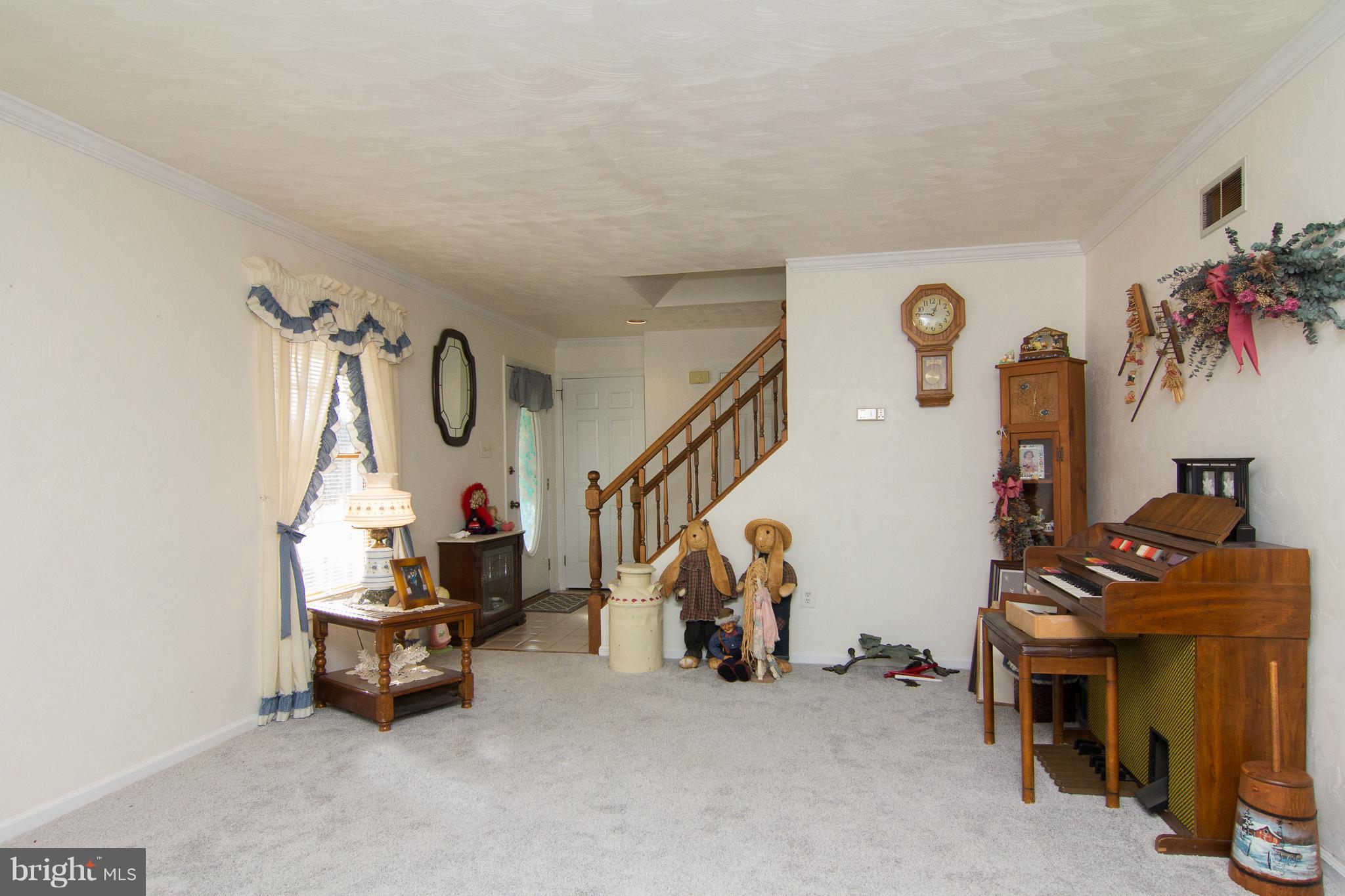 2400 Mt Ventus Road Manchester, MD 21102 - Photo 3 of 28 Living Room