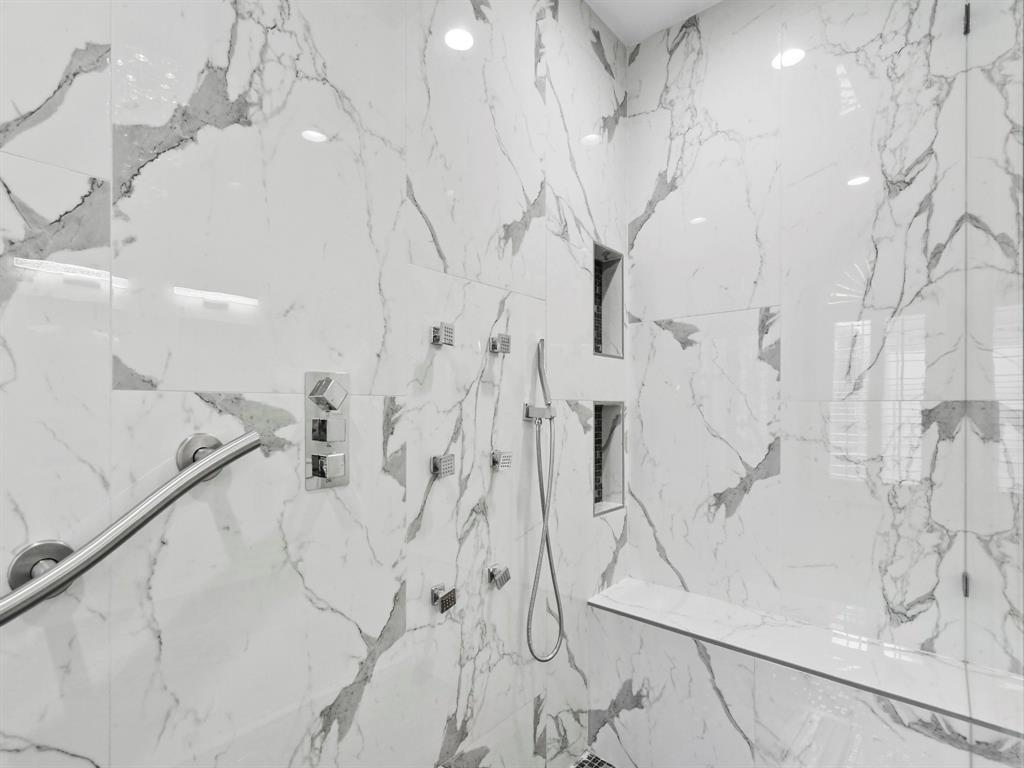 4025 Azure Lane Addison, TX 75001 - Photo 21 of 40