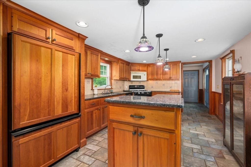 12 Mill Stone Road West Brookfield, MA 01585 - Photo 8 of 41