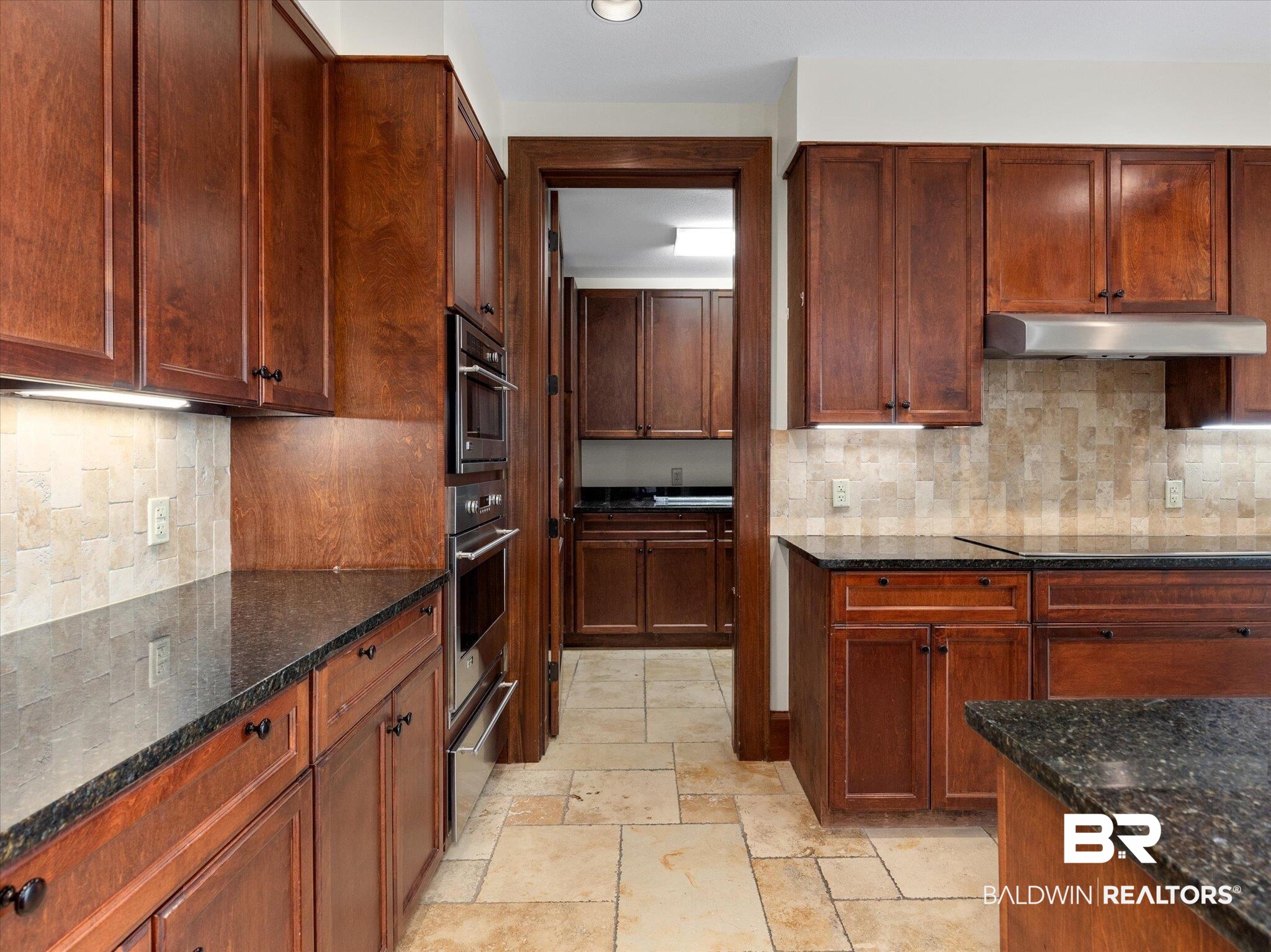 18269 Colony Drive, Unit 502 Fairhope, AL 36532 - Photo 10 of 28 Kitchen