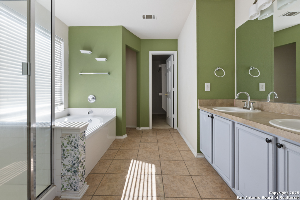 5109 Brookline Schertz, TX 78108 - Photo 18 of 35 a bathroom with a sink a mirror and a bathtub