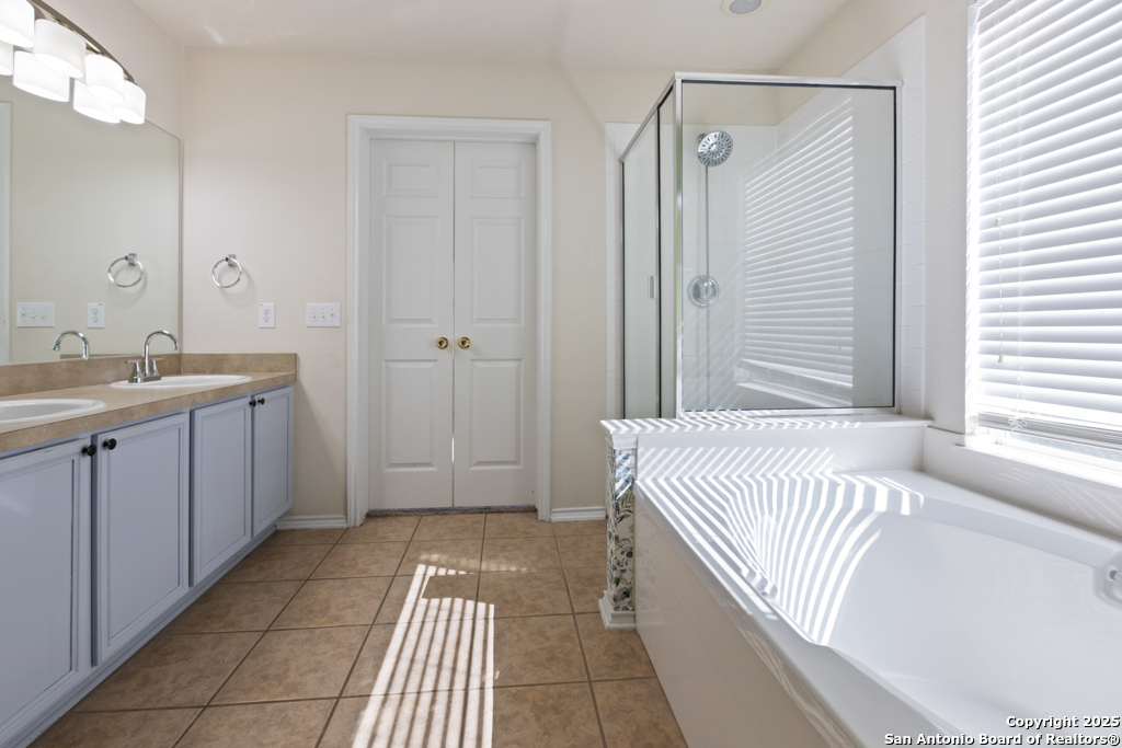 5109 Brookline Schertz, TX 78108 - Photo 19 of 35 a bathroom with a bathtub and a sink