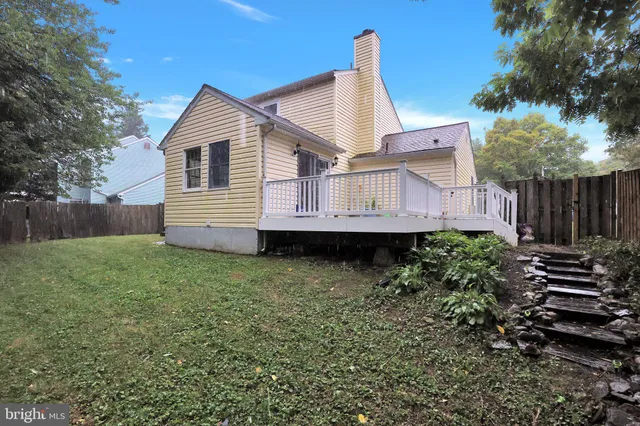 a view of a house with a back yard