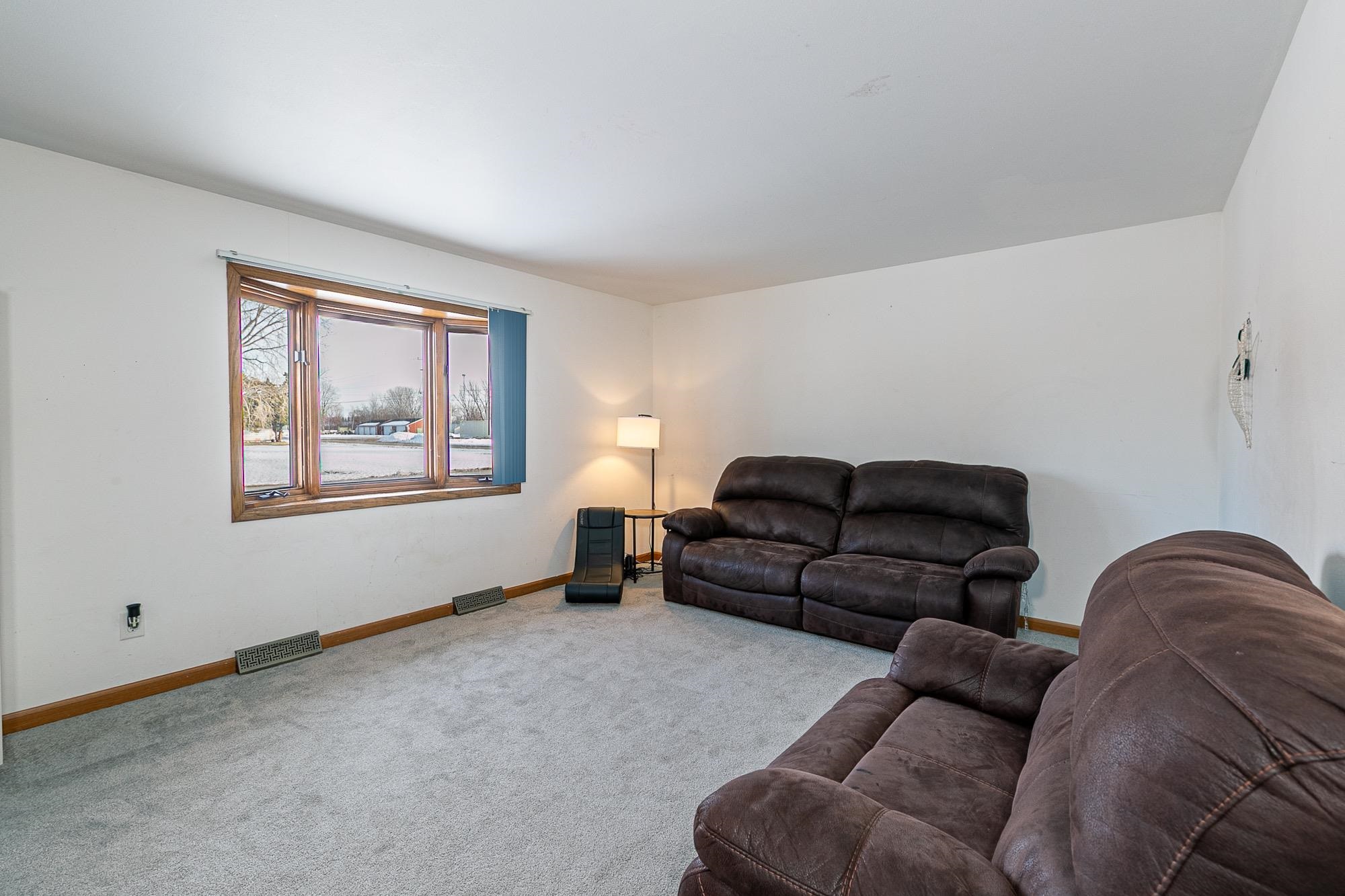 175 McKinley Avenue Omro, WI 54963 - Photo 2 of 19