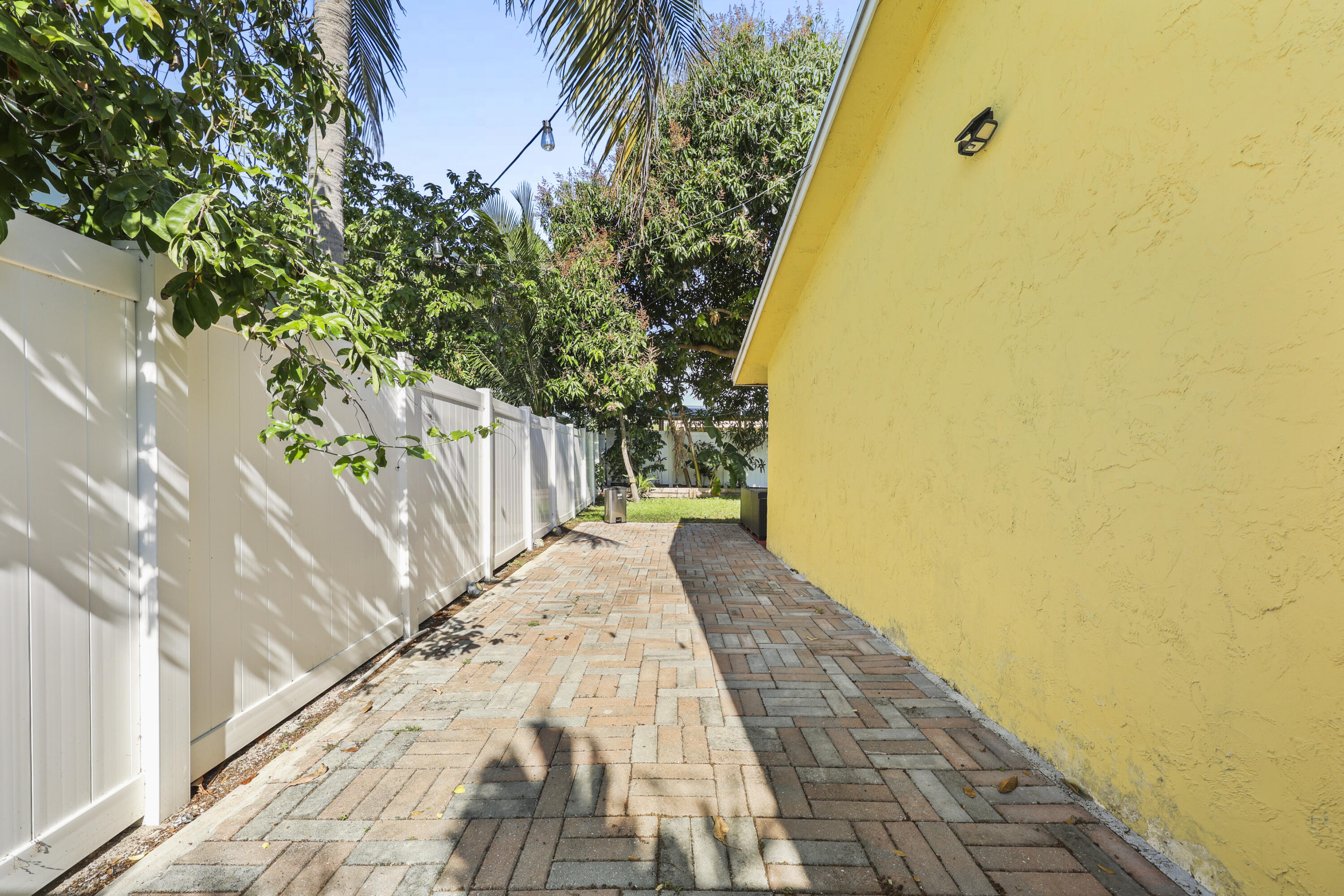 237 Southwest 5th Avenue Boynton Beach, FL 33435 - Photo 20 of 25 2C1A6536