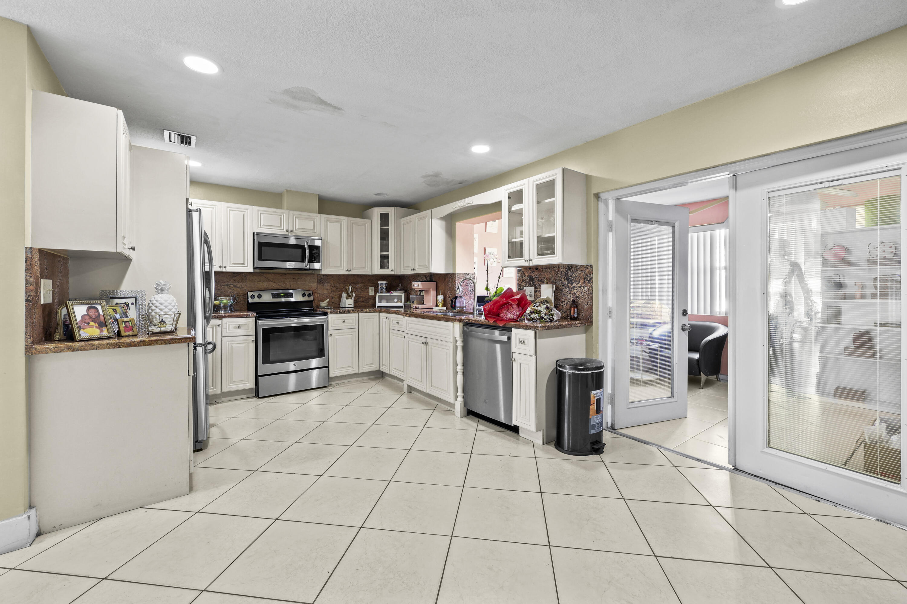 237 Southwest 5th Avenue Boynton Beach, FL 33435 - Photo 8 of 25 2C1A6587