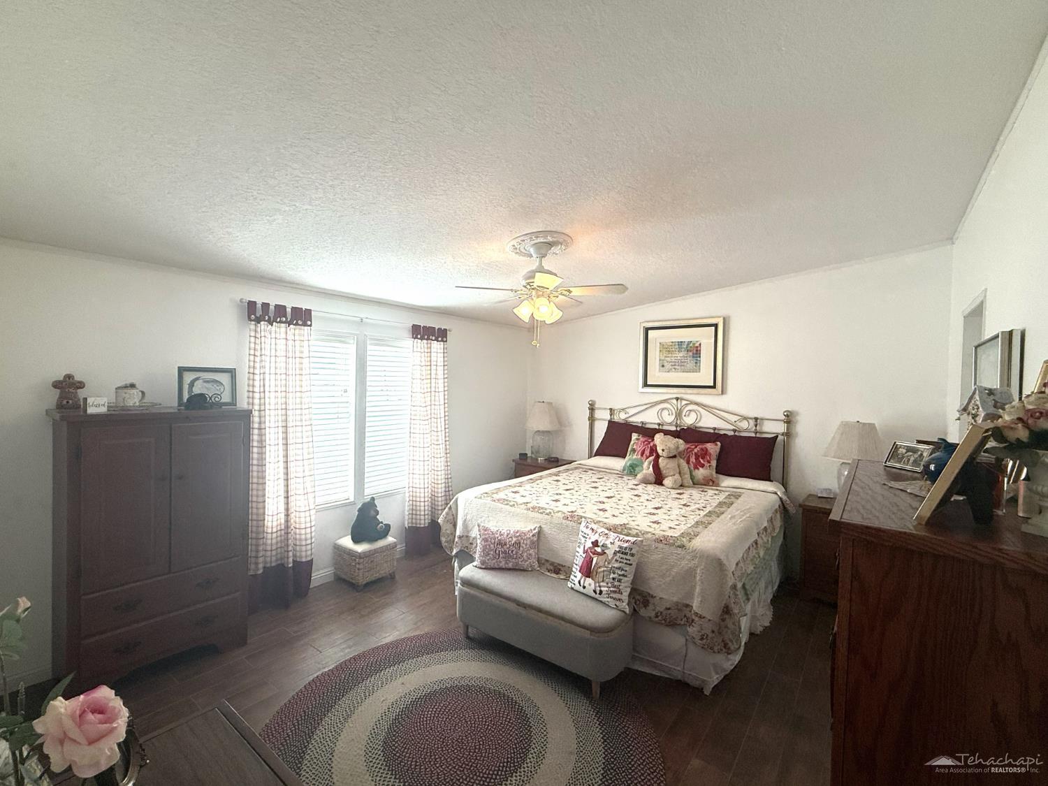 600 South Dennison Road, Unit 8 Tehachapi, CA 93561 - Photo 24 of 48 Master suite...