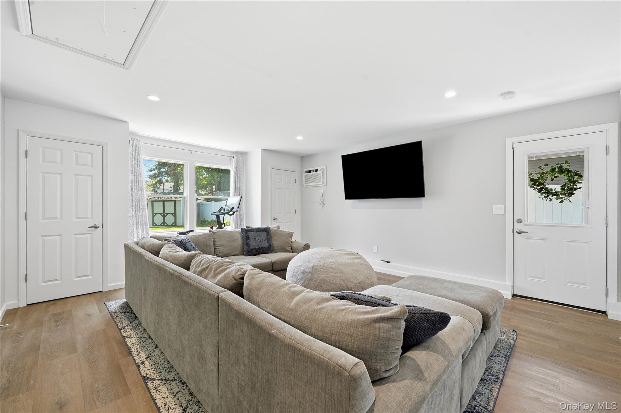 634 Morrison Street Babylon, NY 11702 - Photo 14 of 33