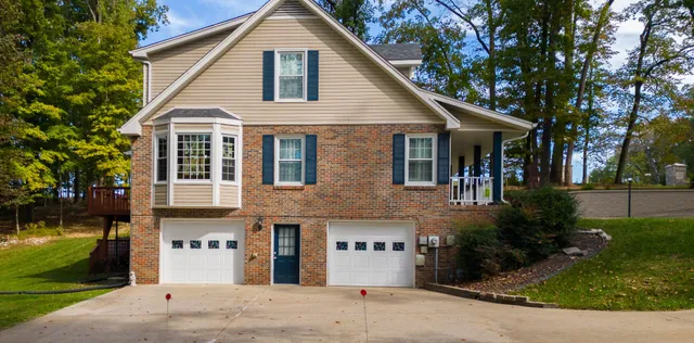 $755,900 | 815 Shady Bluff Trail, Clarksville, TN 37043