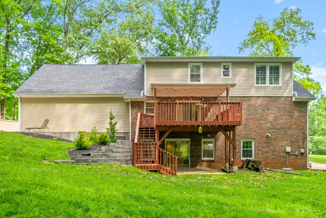 $755,900 | 815 Shady Bluff Trail, Clarksville, TN 37043