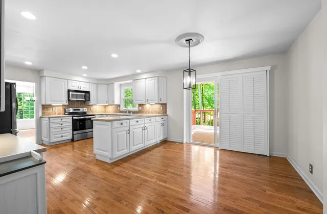 $755,900 | 815 Shady Bluff Trail, Clarksville, TN 37043