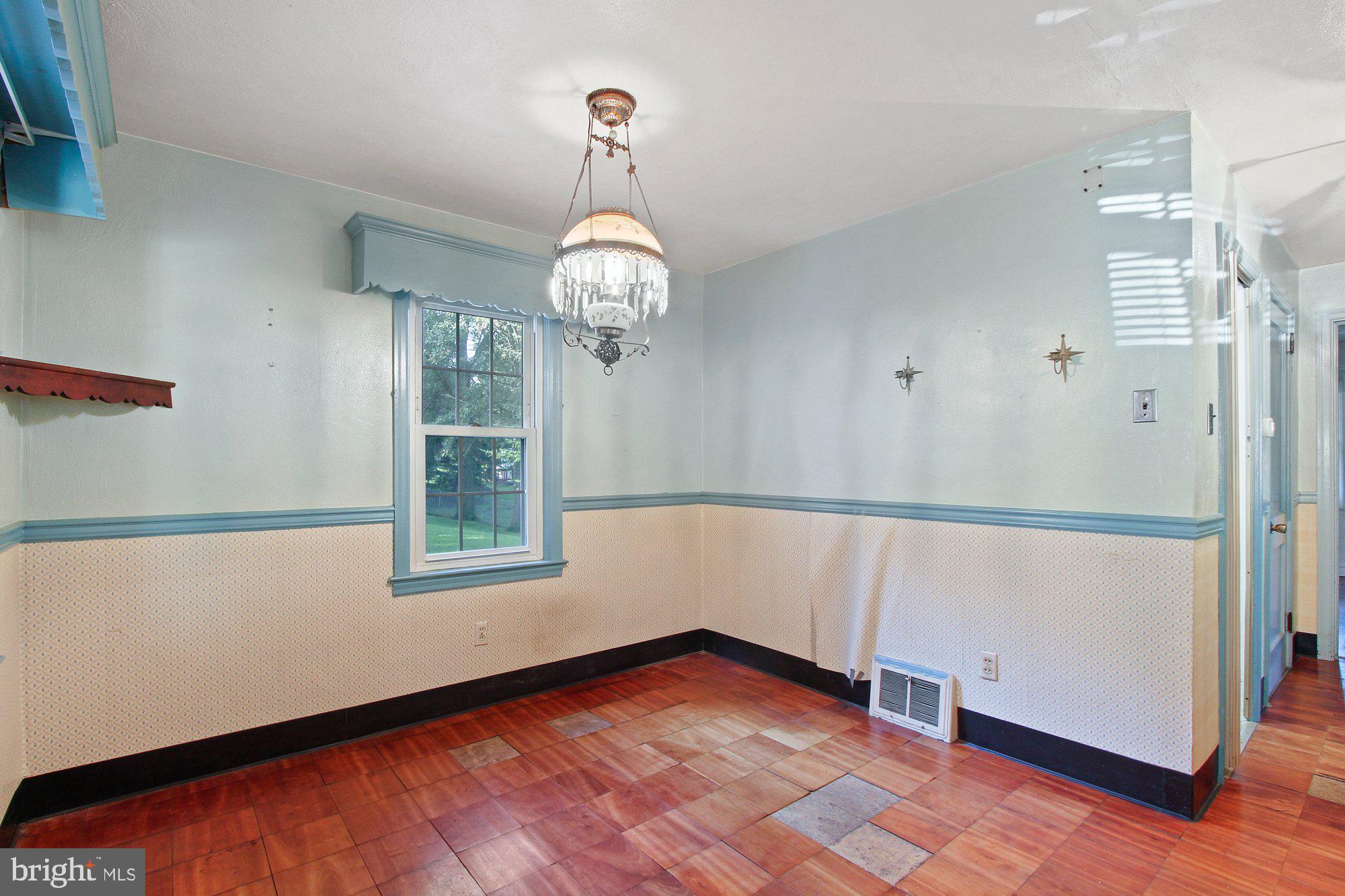975 Millcreek Road York, PA 17404 - Photo 4 of 27 Gallery Image 4