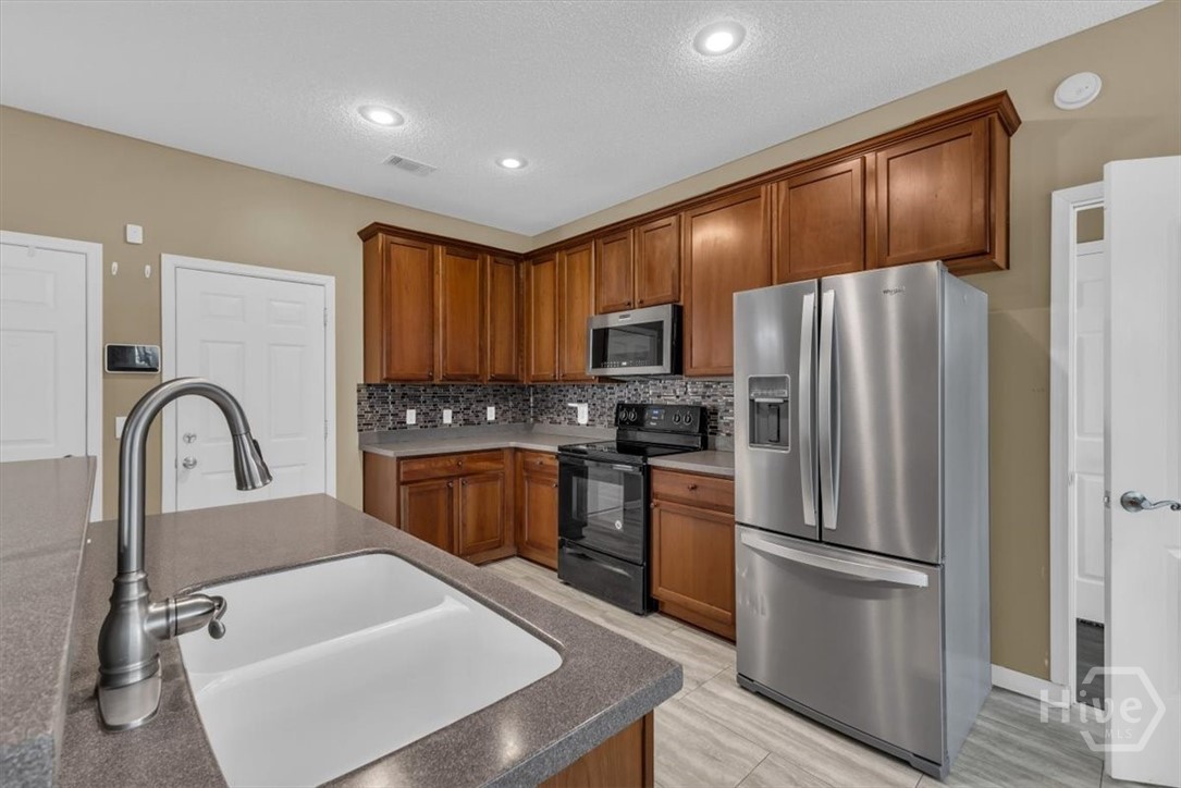 830 Granite Lane Savannah, GA 31419 - Photo 8 of 25 High Top Island