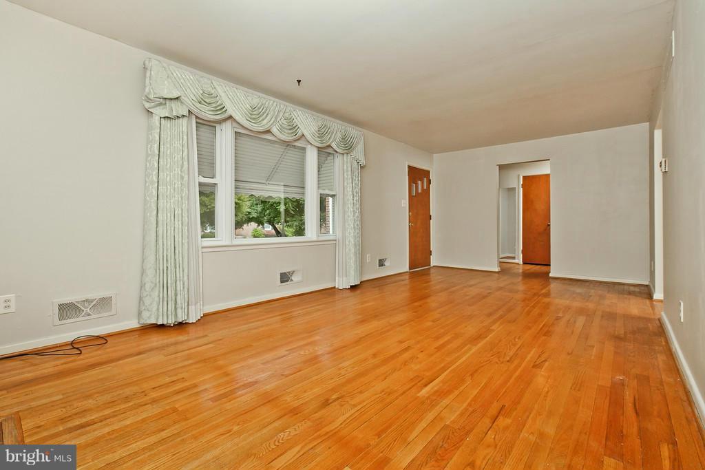 905 Seminole Road Frederick, MD 21701 - Photo 3 of 20 Wood floors on main level