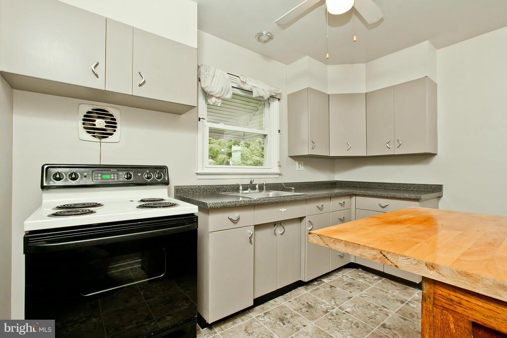 905 Seminole Road Frederick, MD 21701 - Photo 5 of 20 Stylish kitchen
