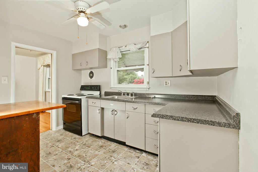 905 Seminole Road Frederick, MD 21701 - Photo 7 of 20 Kitchen